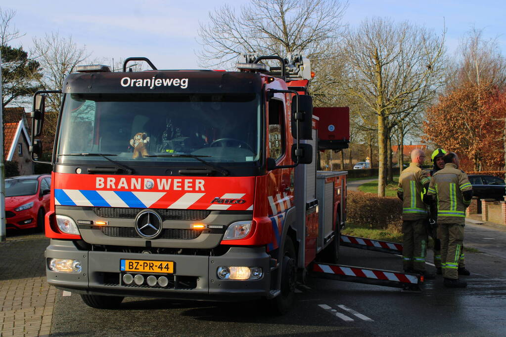 Schade door felle brand tegen schuur van woning