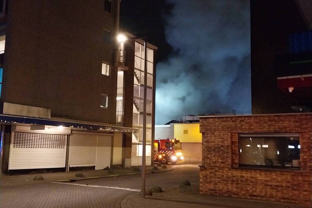 Grote brand uitgebroken na explosie bij appartementencomplex