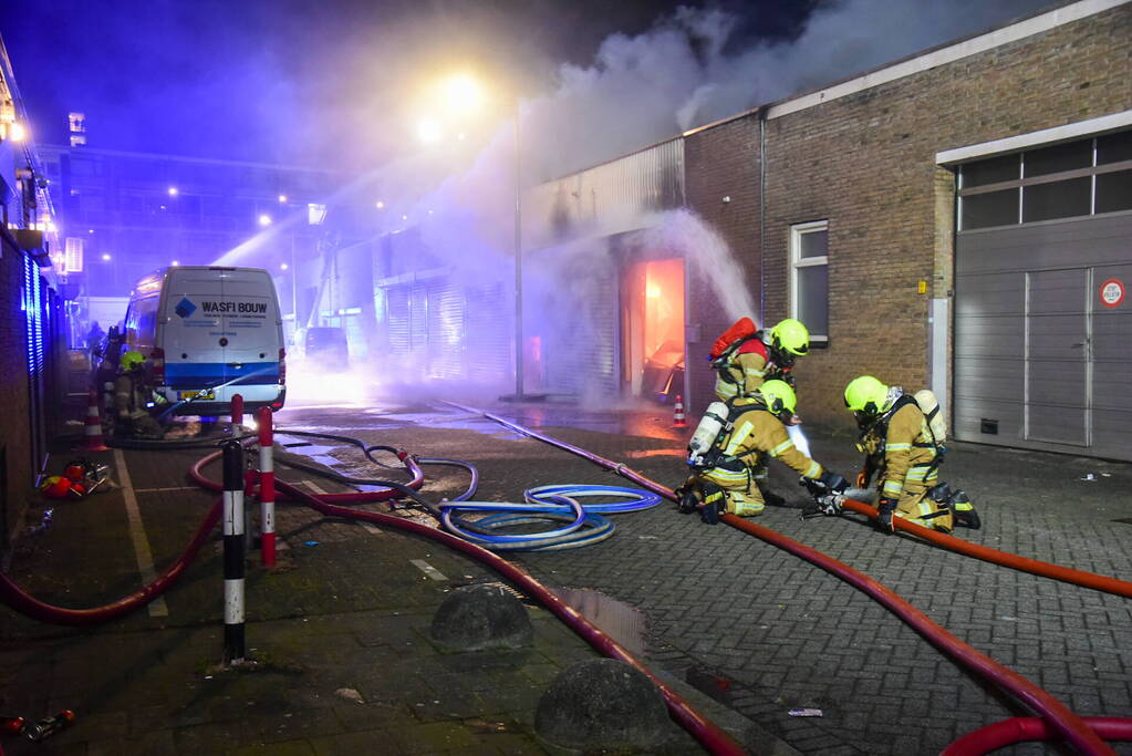 Grote brand uitgebroken na explosie bij appartementencomplex