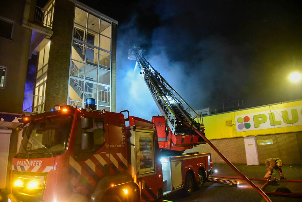 Grote brand uitgebroken na explosie bij appartementencomplex