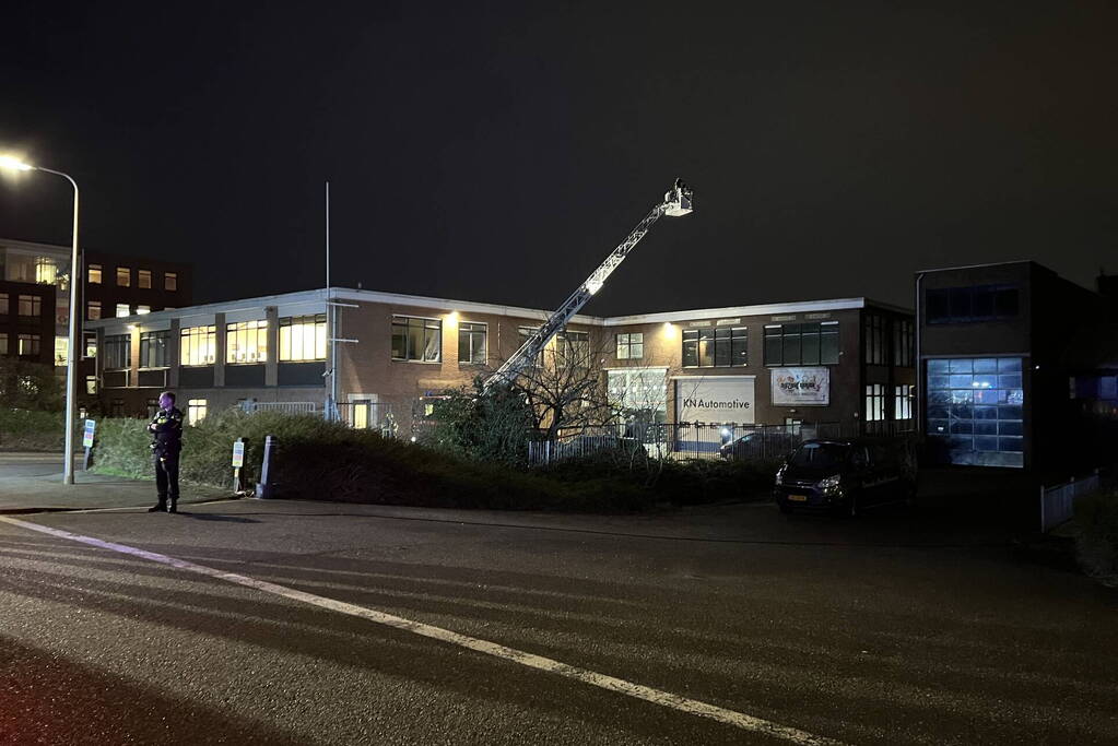 Brand in garagebedrijf snel onder controlle