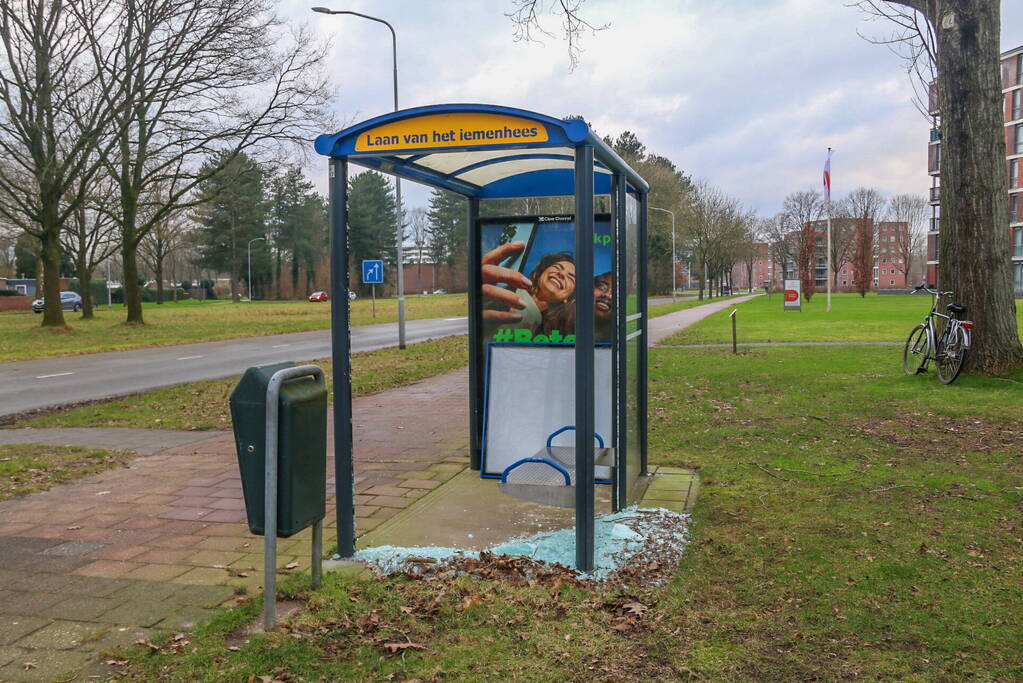 Wederom bushokje vernield in Emmerhout