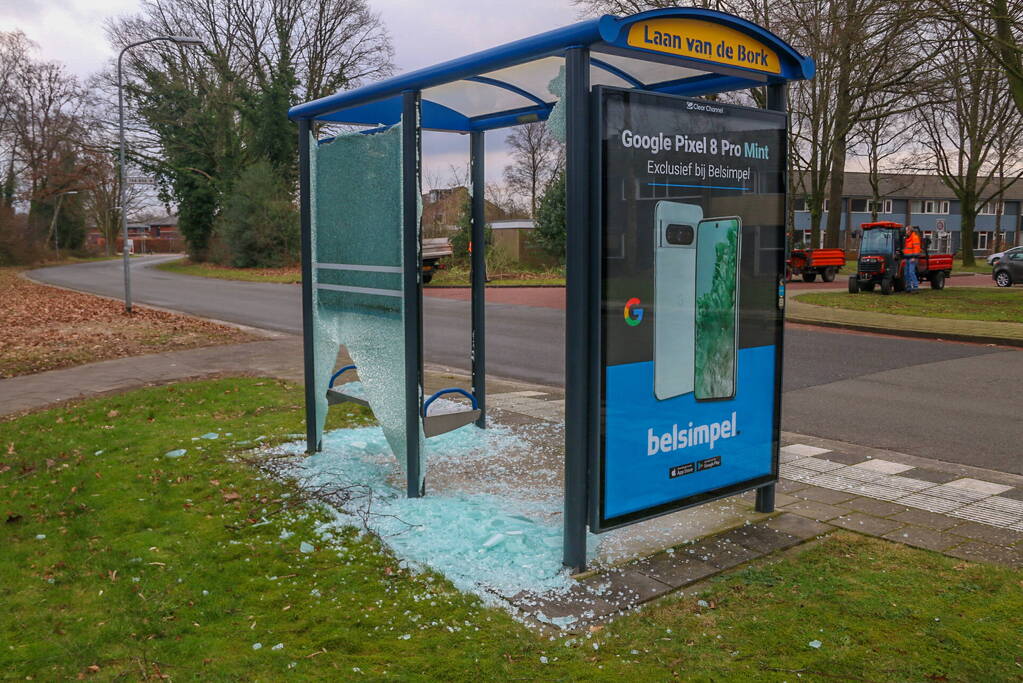 Wederom bushokje vernield in Emmerhout