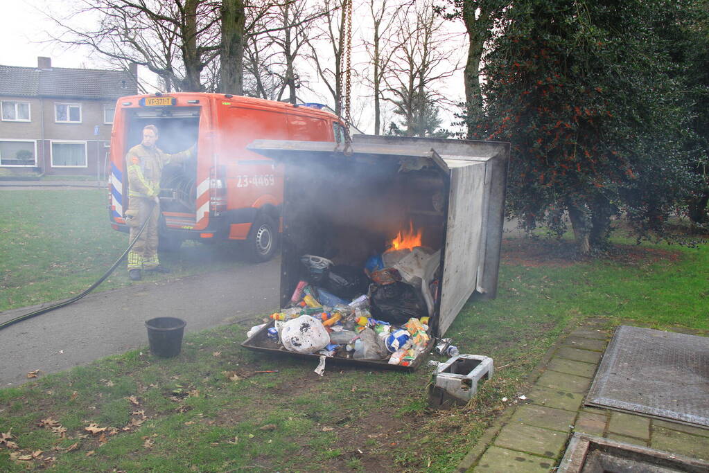 Brand ontstaan door laswerkzaamheden ondergrondse container