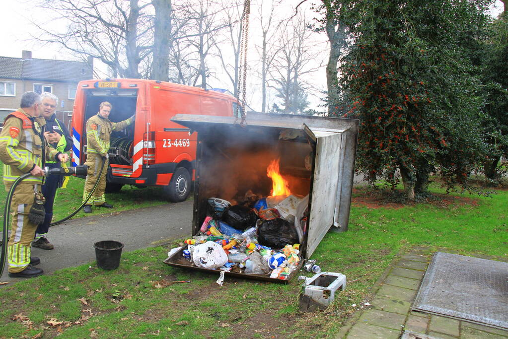 Brand ontstaan door laswerkzaamheden ondergrondse container