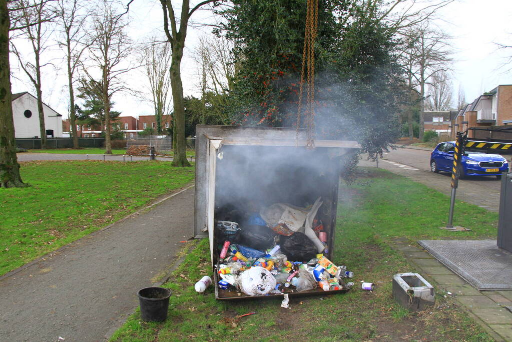 Brand ontstaan door laswerkzaamheden ondergrondse container