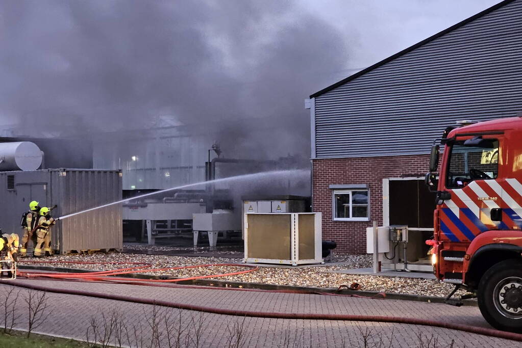 Ontruiming door hevige brand in elektrakast