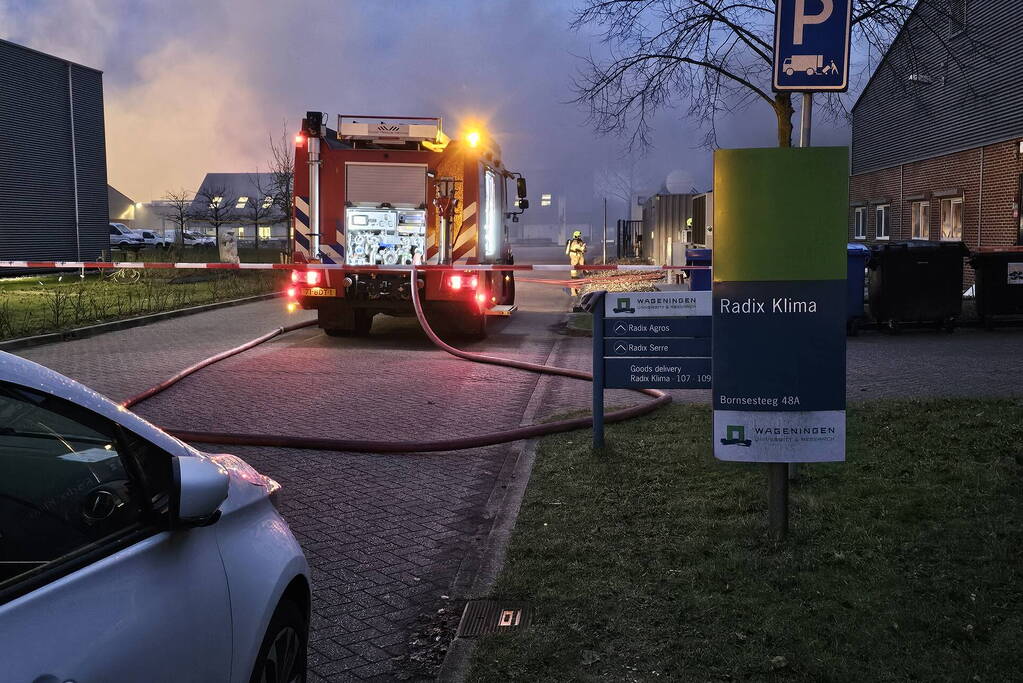 Ontruiming door hevige brand in elektrakast