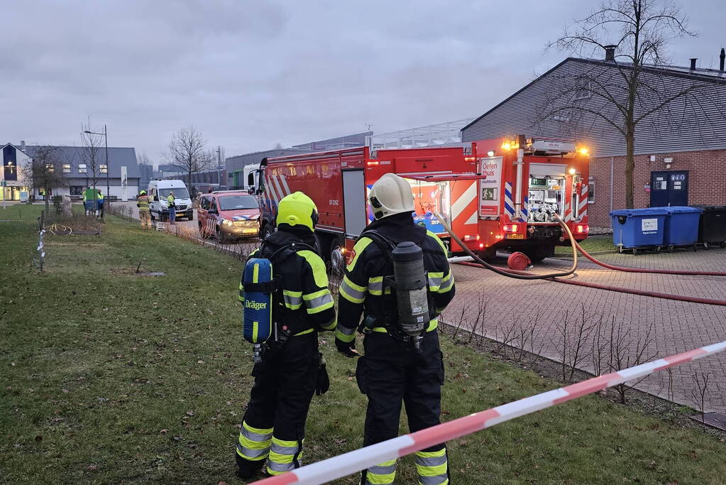 Ontruiming door hevige brand in elektrakast