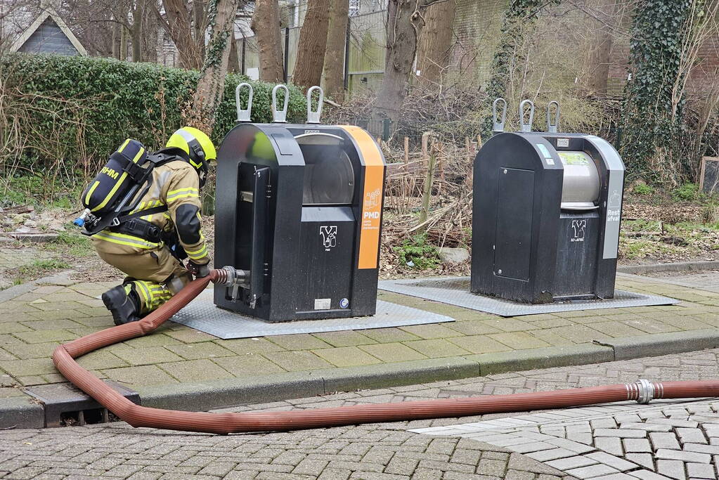 Brandweer blust ondergrondse plastic container