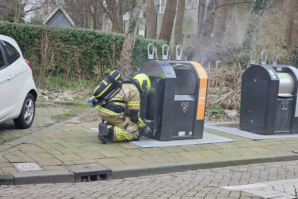 Brandweer blust ondergrondse plastic container