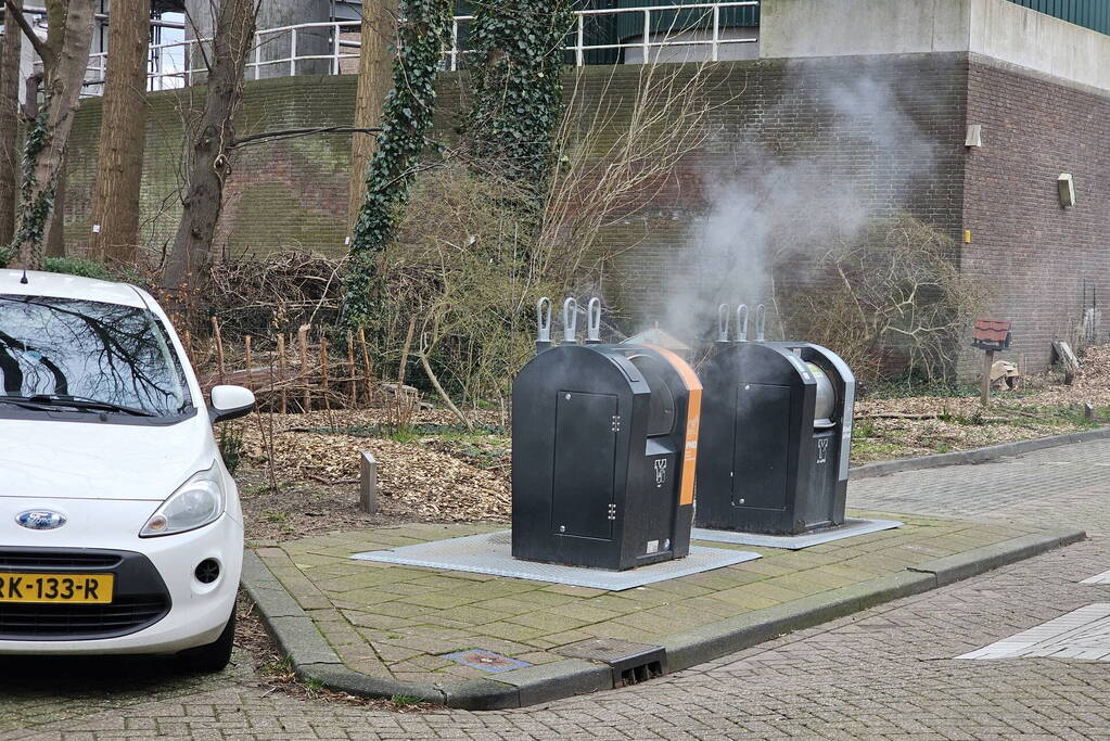 Brandweer blust ondergrondse plastic container