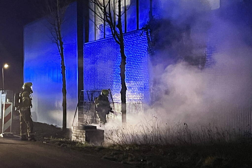 Buitenbrand tegen pand snel geblust