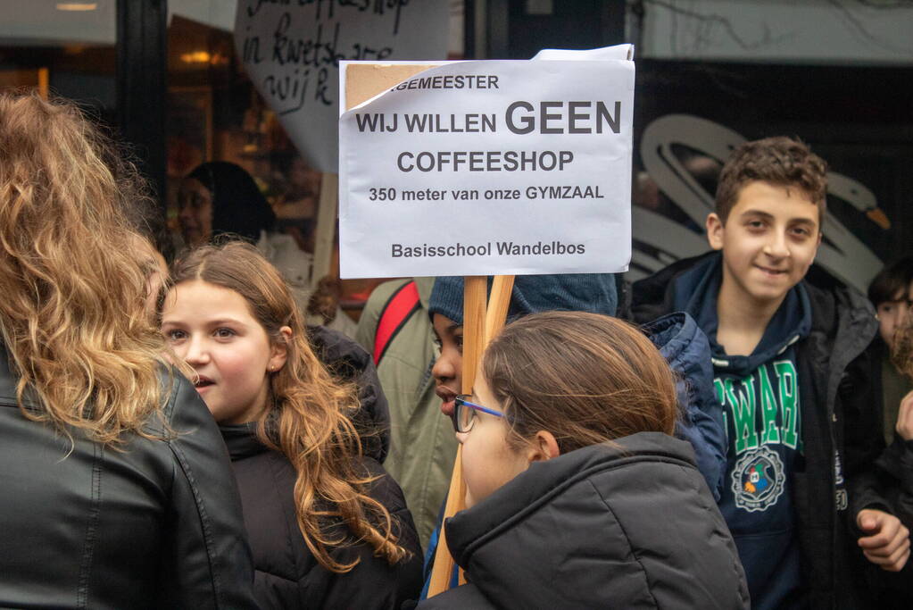 Demonstratie tegen komst coffeeshop