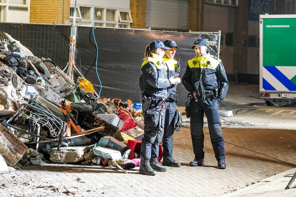 Eerste bloemen neergelegd bij rampplek