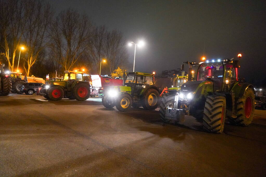 Boeren tegengehouden bij oprit snelweg tijdens protest