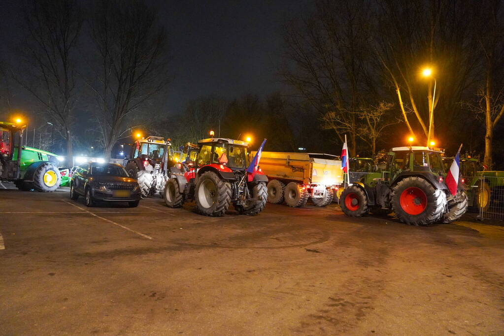 Boeren tegengehouden bij oprit snelweg tijdens protest