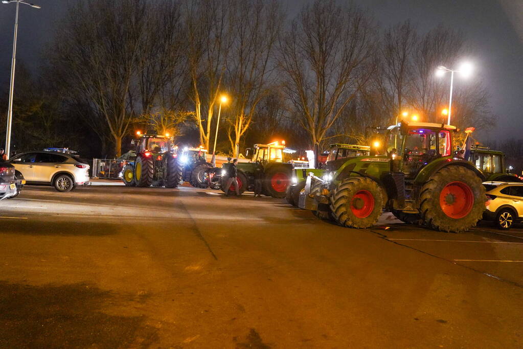 Boeren tegengehouden bij oprit snelweg tijdens protest