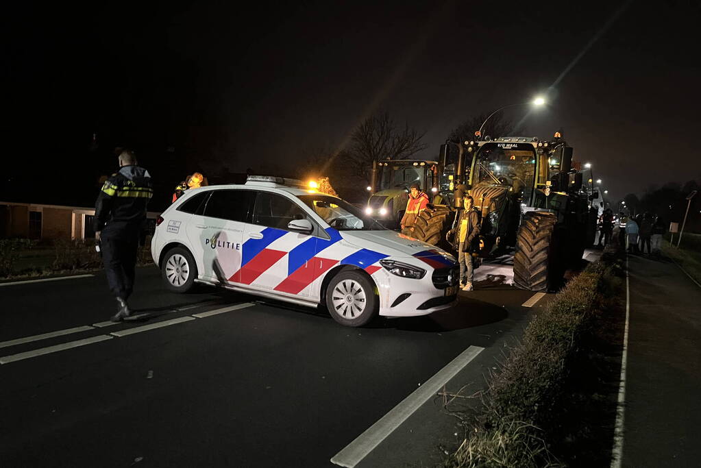 Boeren tegengehouden bij oprit snelweg tijdens protest