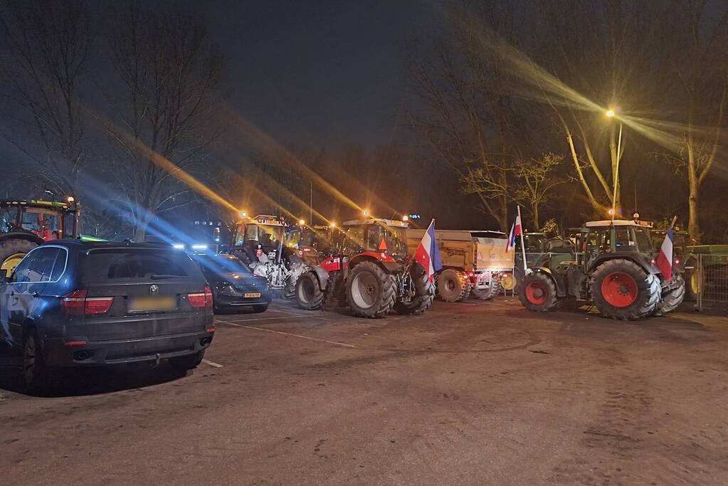 Boeren tegengehouden bij oprit snelweg tijdens protest