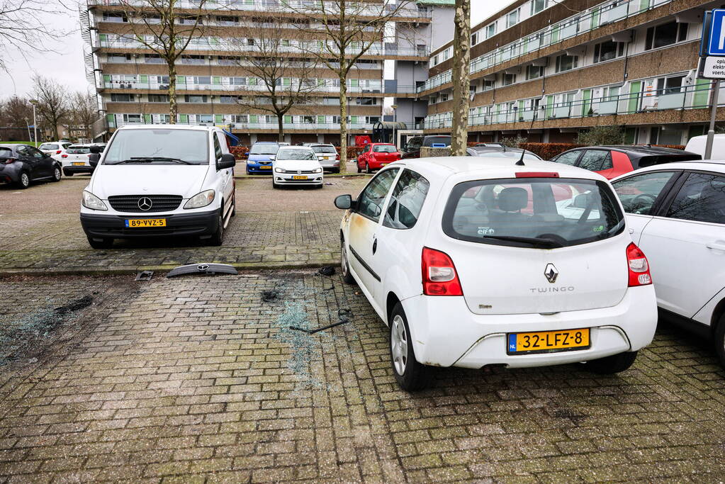 Geparkeerde auto loopt flinke schade door brand