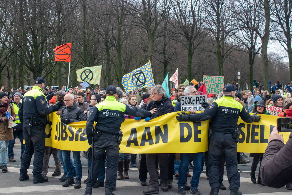 Massale politie-inzet bij demonstratie Extinction Rebellion