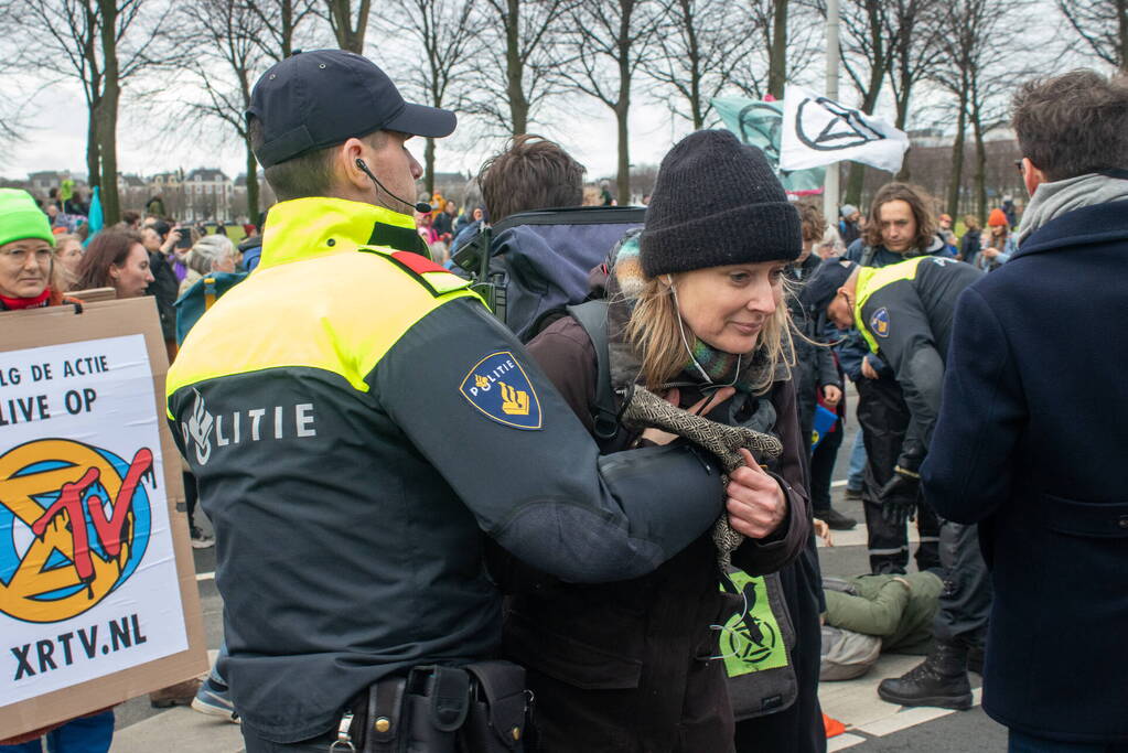 Massale politie-inzet bij demonstratie Extinction Rebellion