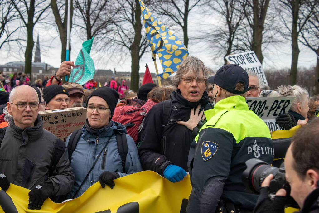 Massale politie-inzet bij demonstratie Extinction Rebellion