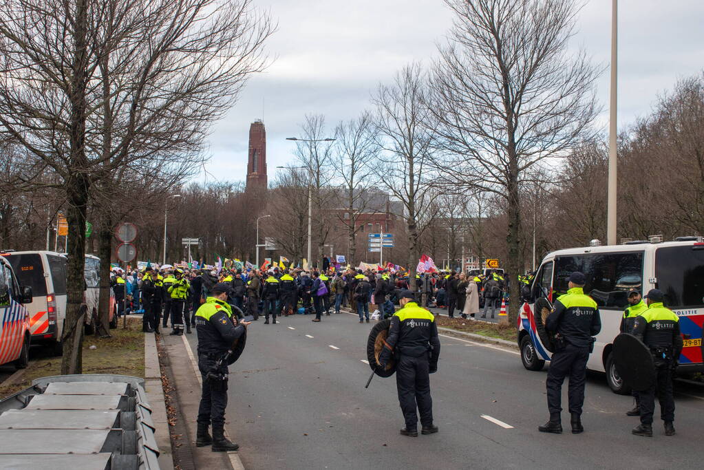 Massale politie-inzet bij demonstratie Extinction Rebellion