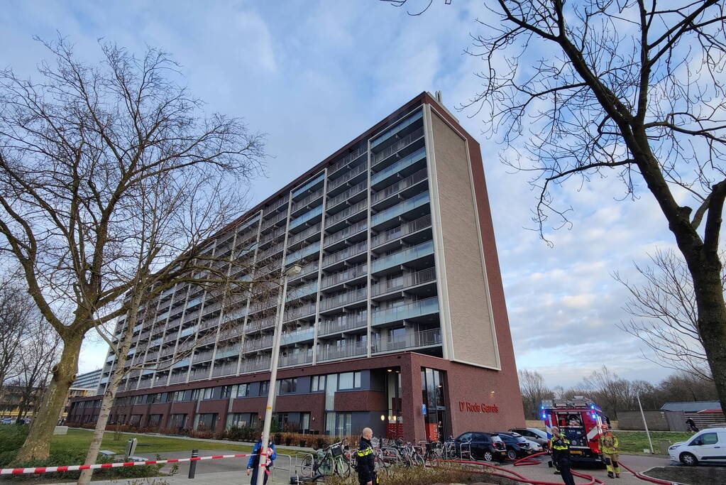 Brandstichting in trappenhuis van flat