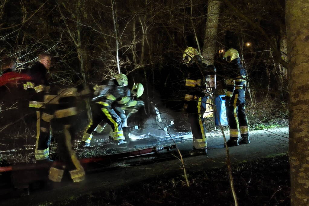 Bank staat volledig in brand