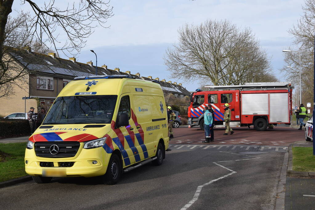 Vrouw bekneld onder scootmobiel