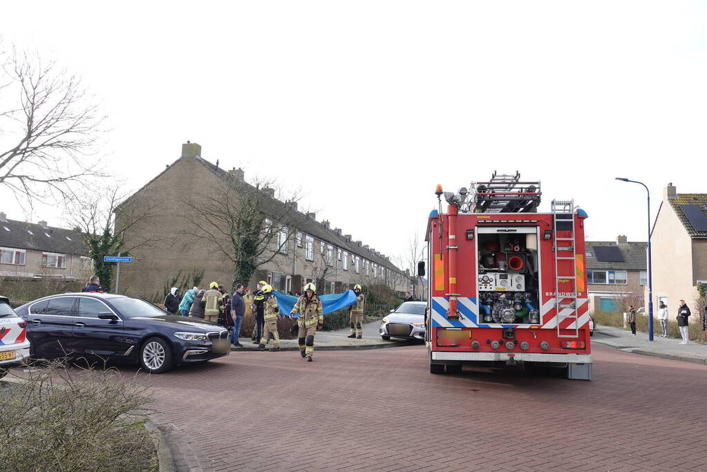 Vrouw bekneld onder scootmobiel