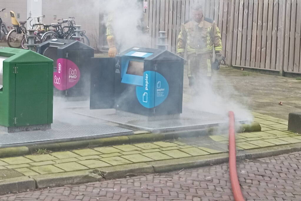 Veel rook bij brand in ondergrondse container