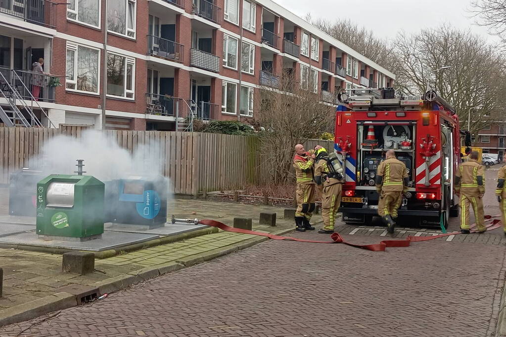 Veel rook bij brand in ondergrondse container