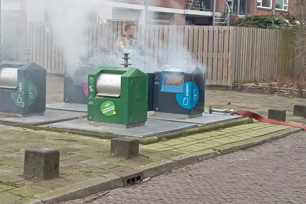 Veel rook bij brand in ondergrondse container