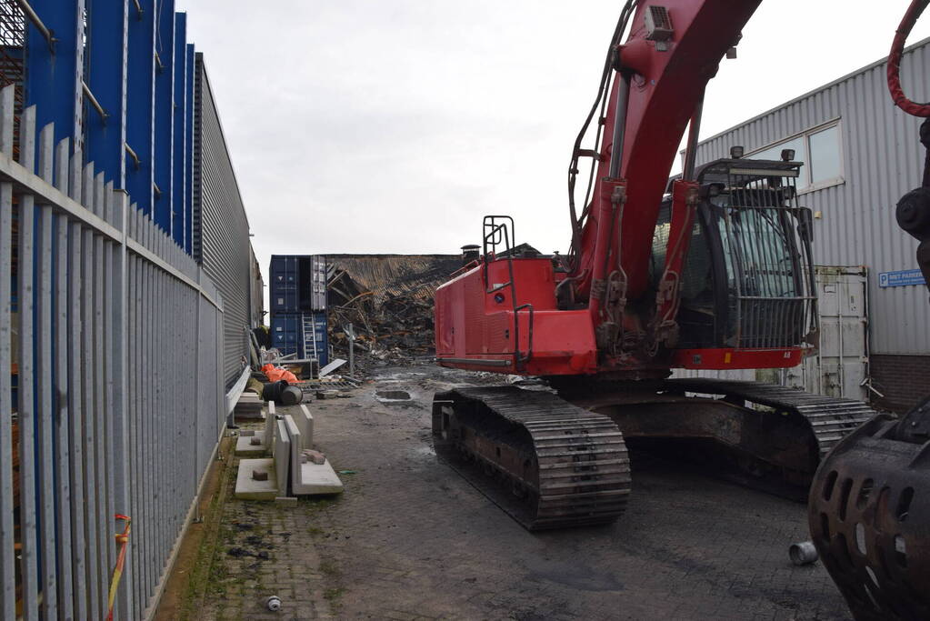 Enorme schade door verwoestende brand goed zichtbaar