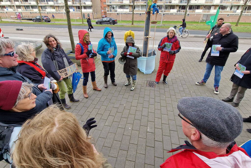 Extinction Rebellion demonstreerd bij gemeentehuis