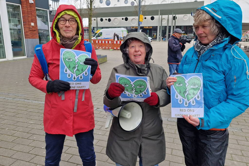 Extinction Rebellion demonstreerd bij gemeentehuis