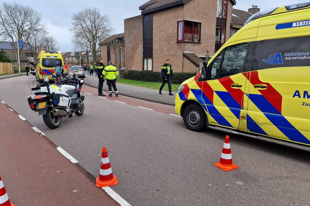 Persoon op speedpedelec gewond bij botsing met auto