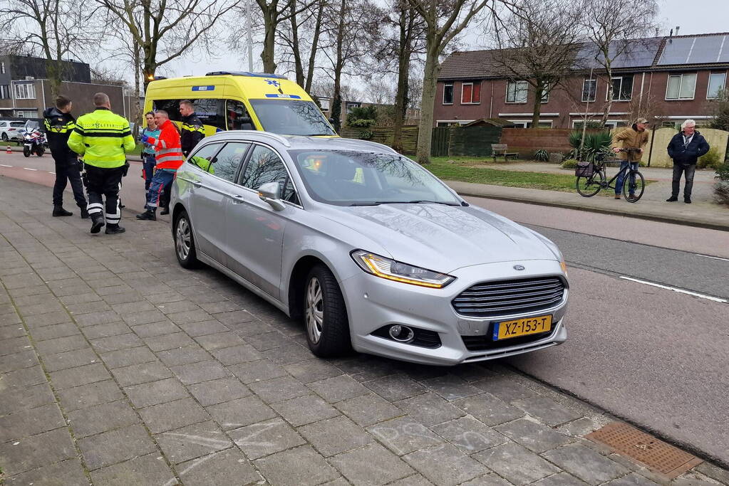 Persoon op speedpedelec gewond bij botsing met auto