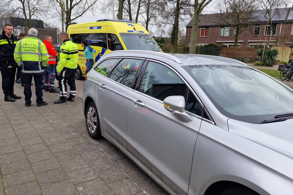 Persoon op speedpedelec gewond bij botsing met auto