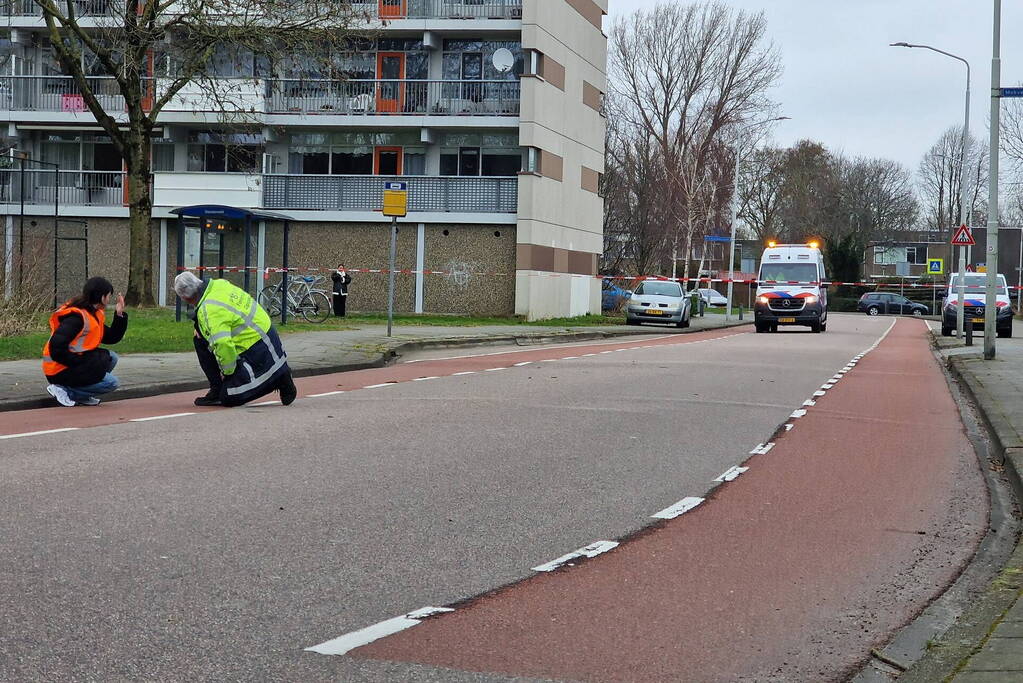 Persoon op speedpedelec gewond bij botsing met auto