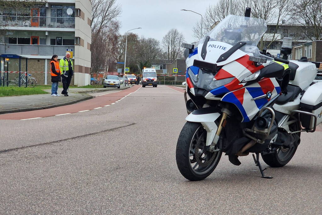 Persoon op speedpedelec gewond bij botsing met auto