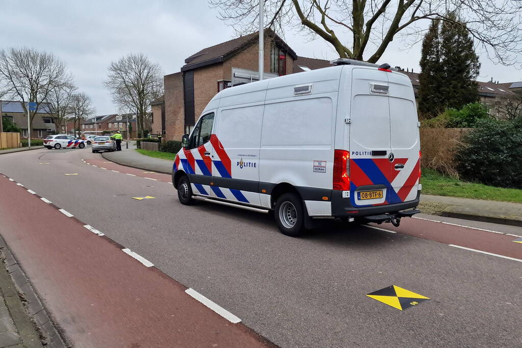 Persoon op speedpedelec gewond bij botsing met auto