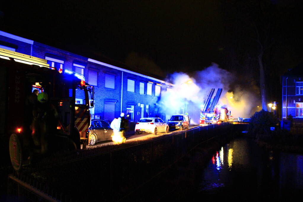 Woningen ontruimd door uitslaande brand