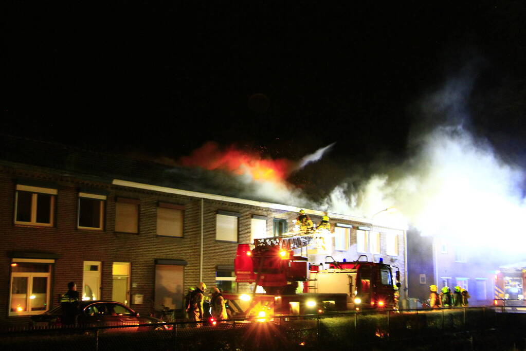 Woningen ontruimd door uitslaande brand