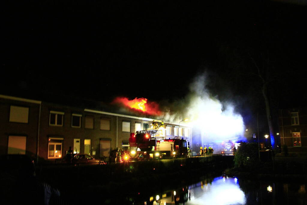 Woningen ontruimd door uitslaande brand