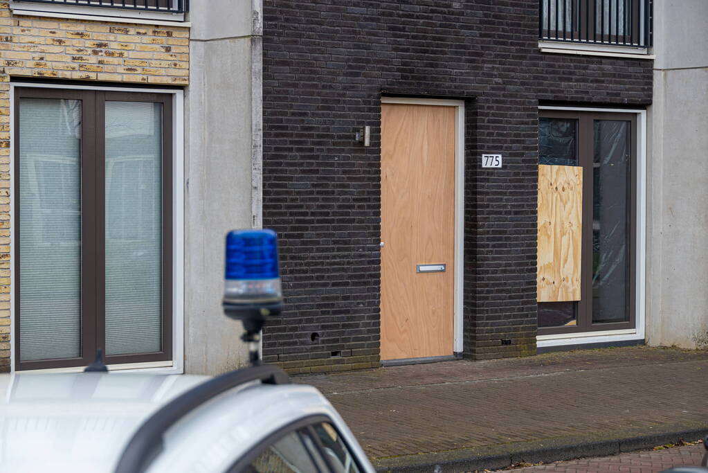 Veel schade nadat woning werd beschoten