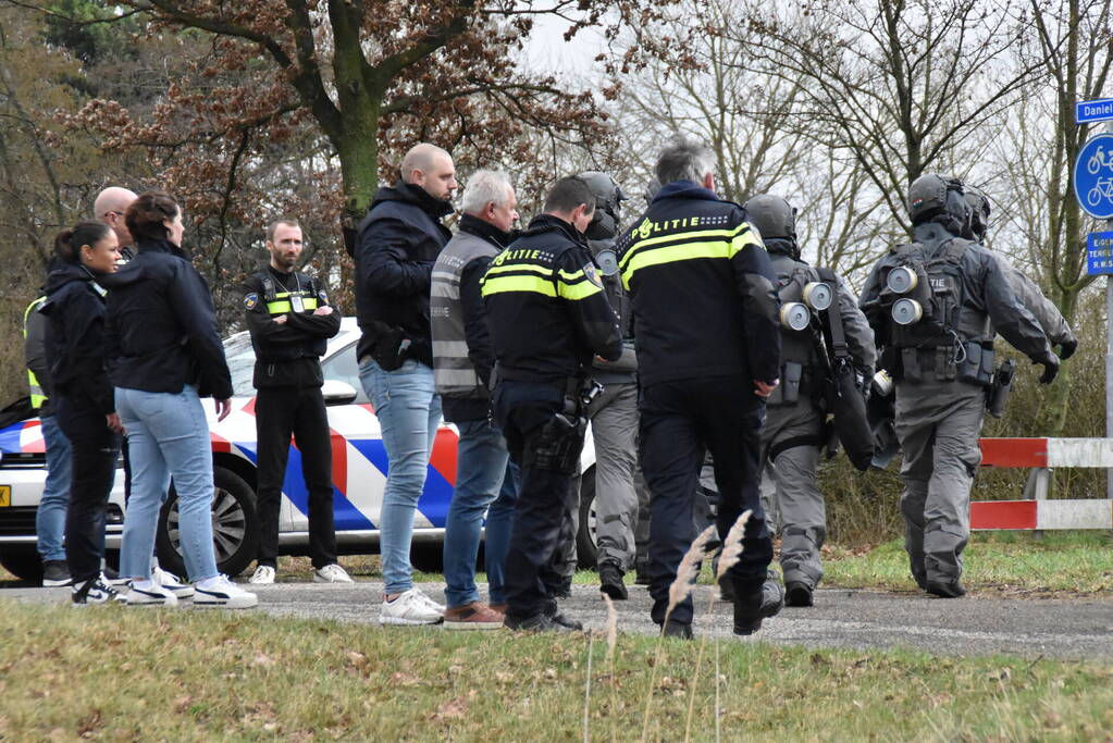 Aanhouding 23-jarige tijdens ondermijningsactie, arrestatieteam valt pand binnen na vondst drugsafval